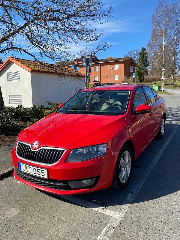 Begagnad 2014 Skoda Octavia Halvkombi | 75 000 kr (Marknadspris) - Bild 1/4
