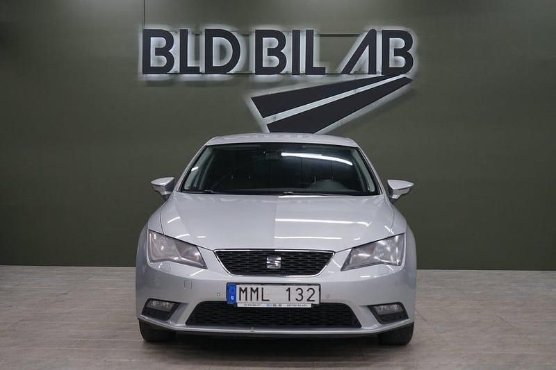 Begagnad Seat Leon Style 105 HK (77 kW) 2013 Silver Halvkombi