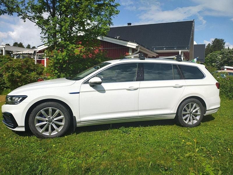 Vit Begagnad 2021 VW Passat GTE Kombi | 240 000 kr (Bra pris) - Bild 1/4