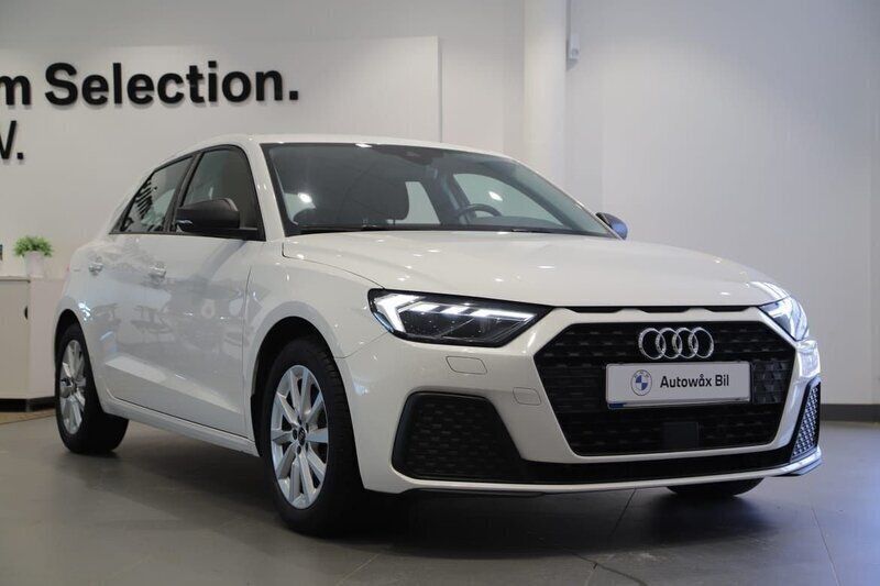 Vit Begagnad 2023 Audi A1 Sportback Halvkombi | 229 000 kr (Marknadspris) - Bild 1/3