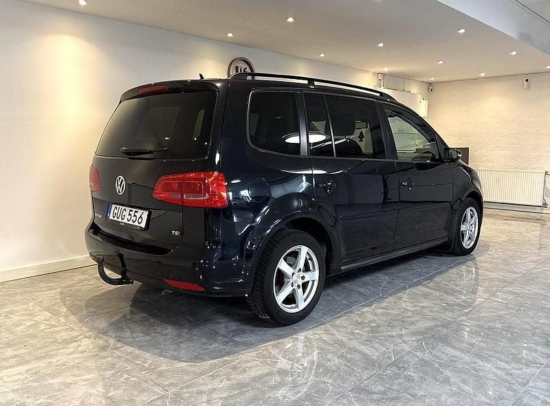 Begagnad VW Touran 140 HK (102 kW) 2015 Svart Minibuss