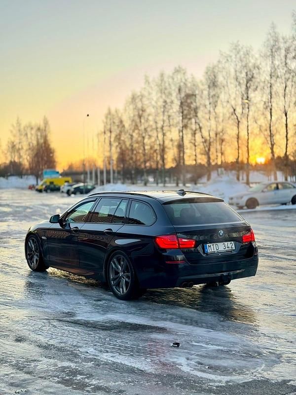 Begagnad BMW 520 M Sport 184 HK (135 kW) 2012 Carbon schwarz metallic Kombi