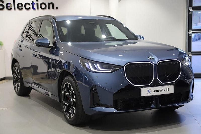 Blå Ny 2025 BMW X3 Comfort Edition SUV | 766 600 kr (Bra pris) - Bild 1/3