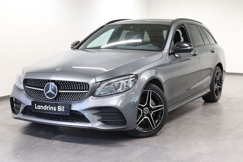 Grå Begagnad 2019 Mercedes C220 AMG line Kombi | 309 000 kr (Marknadspris) - Bild 1/4