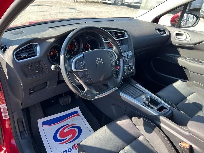 Begagnad Citroën C4 112 HK (82 kW) 2011 Röd Halvkombi