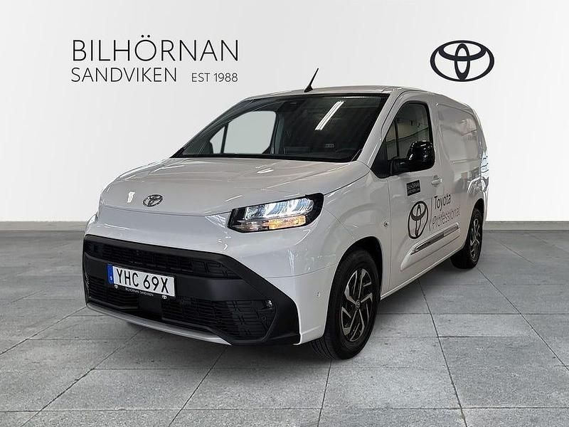 Vit Begagnad 2024 Toyota Proace City City Van | 518 750 kr - Bild 1/4