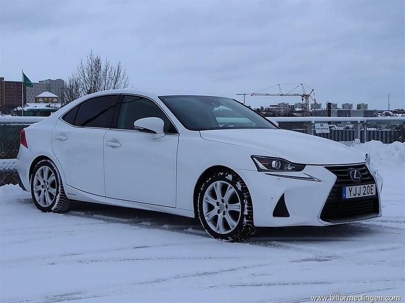 Begagnad Lexus IS300h 181 HK (133 kW) 2018 Vit Sedan