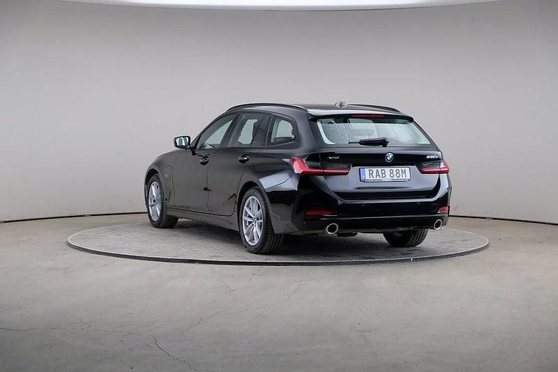 Begagnad BMW 330e 184 HK (135 kW) 2022 Svart Kombi