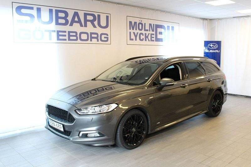 Grå Begagnad 2017 Ford Mondeo ST-Line Kombi | 159 900 kr (Marknadspris) - Bild 1/4