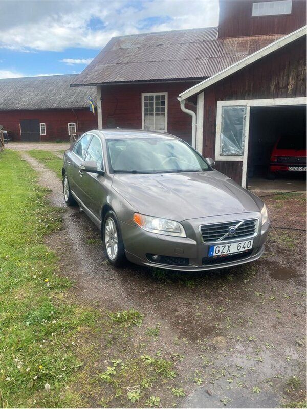 Grå Begagnad 2008 Volvo S80 Momentum Sedan | 42 000 kr (Superpris) - Bild 1/4