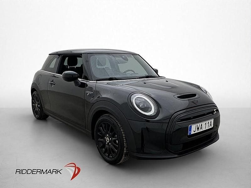 Begagnad Mini Cooper SE 135 kW (184 HK) 2023 Svart Halvkombi
