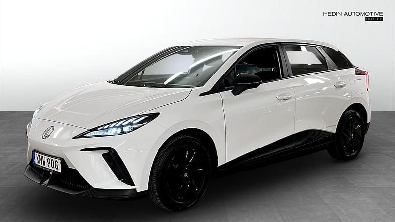 Vit (white) Begagnad 2022 MG MG4 EV Halvkombi | 204 900 kr (Bra pris) - Bild 1/4
