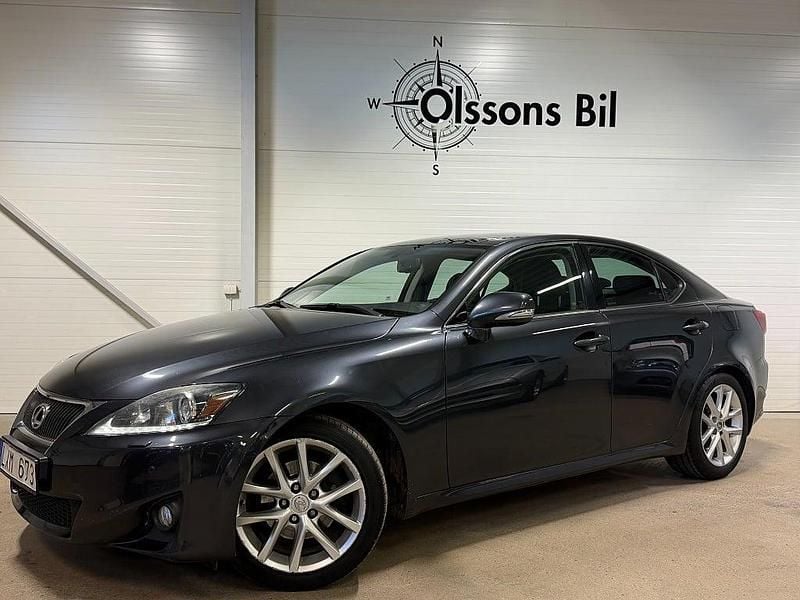Mörkgrå Begagnad 2011 Lexus IS250 Sedan | 109 900 kr (Marknadspris) - Bild 1/4