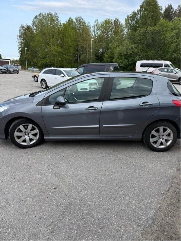 Grå Begagnad 2011 Peugeot 308 Halvkombi | 49 500 kr (Marknadspris) - Bild 1/4