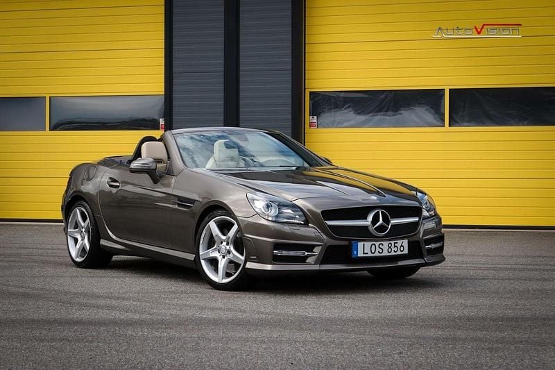 Mörkgrå Begagnad 2011 Mercedes SLK200 AMG Cab | 249 900 kr (Marknadspris) - Bild 1/4