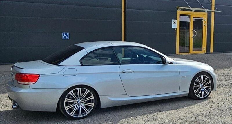 Silver Begagnad 2007 BMW 335 Cabriolet M Sport Cab | 180 000 kr (Marknadspris) - Bild 1/4