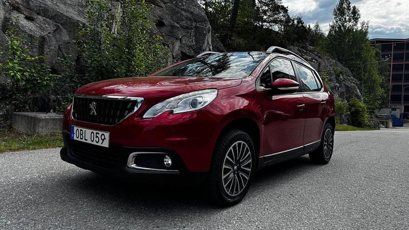 Mörkröd Begagnad 2016 Peugeot 2008 SUV | 81 900 kr (Marknadspris) - Bild 1/4
