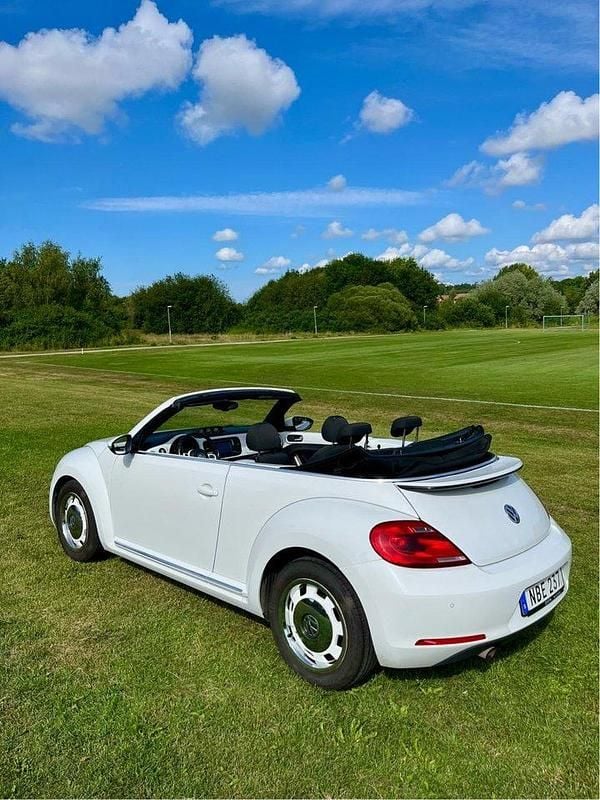 Vit Begagnad 2016 VW Beetle Cab | 170 000 kr (Marknadspris) - Bild 1/4