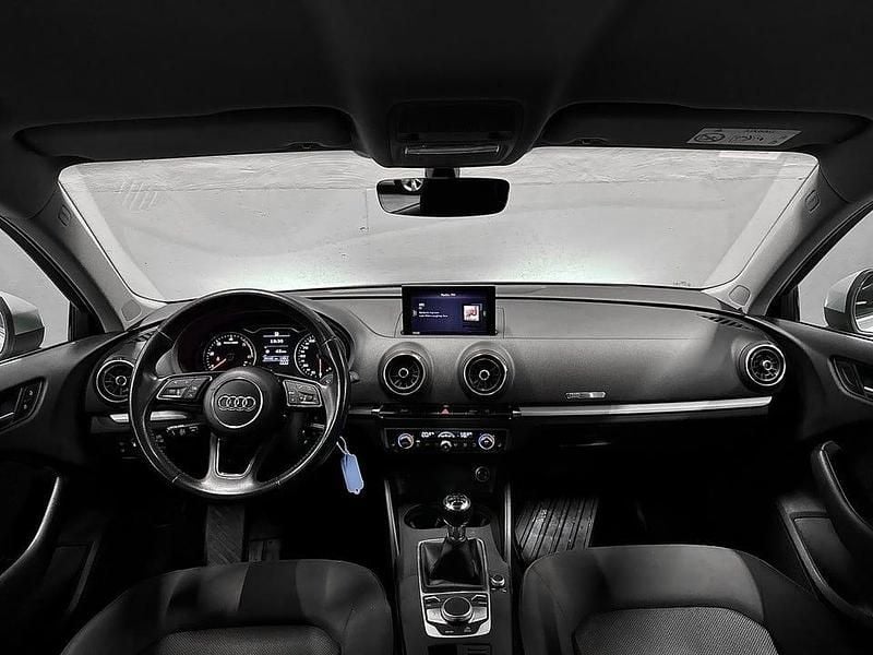 Begagnad Audi A3 116 HK (85 kW) 2018 Silver (silver metallic) Halvkombi