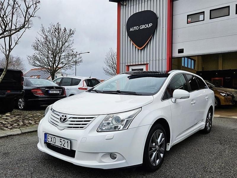 Vit Begagnad 2010 Toyota Avensis Multidrive S Kombi | 89 900 kr (Marknadspris) - Bild 1/4