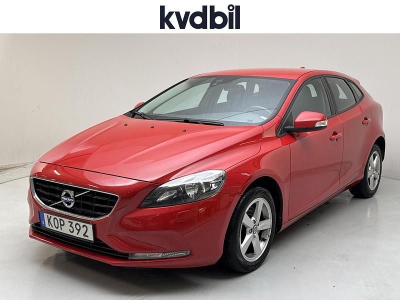 Röd Begagnad 2016 Volvo V40 | 99 800 kr (Bra pris) - Bild 1/3