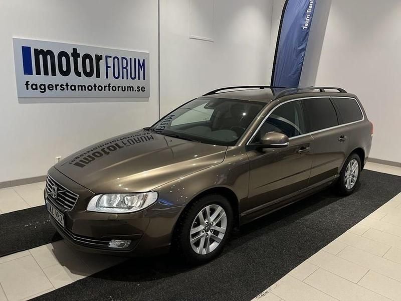 Begagnad Volvo V70 Momentum 184 HK (135 kW) 2015 Brun Kombi