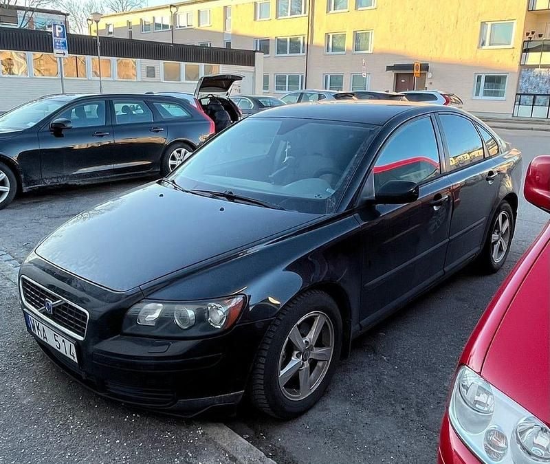 Begagnad 2004 Volvo S40 Sedan | 29 000 kr (Marknadspris) - Bild 1/4