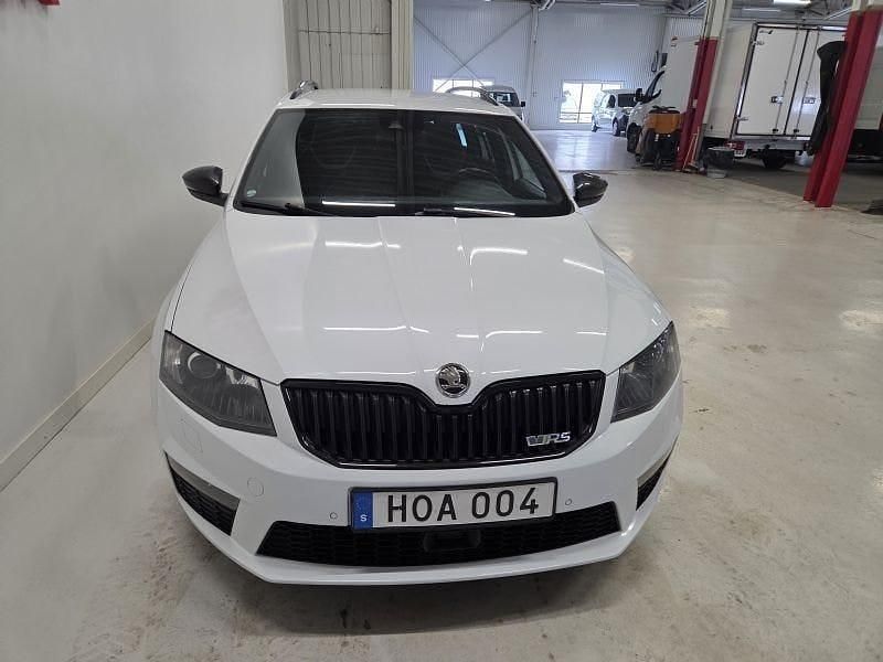 Begagnad Skoda Octavia RS 184 HK (135 kW) 2014 Vit Halvkombi