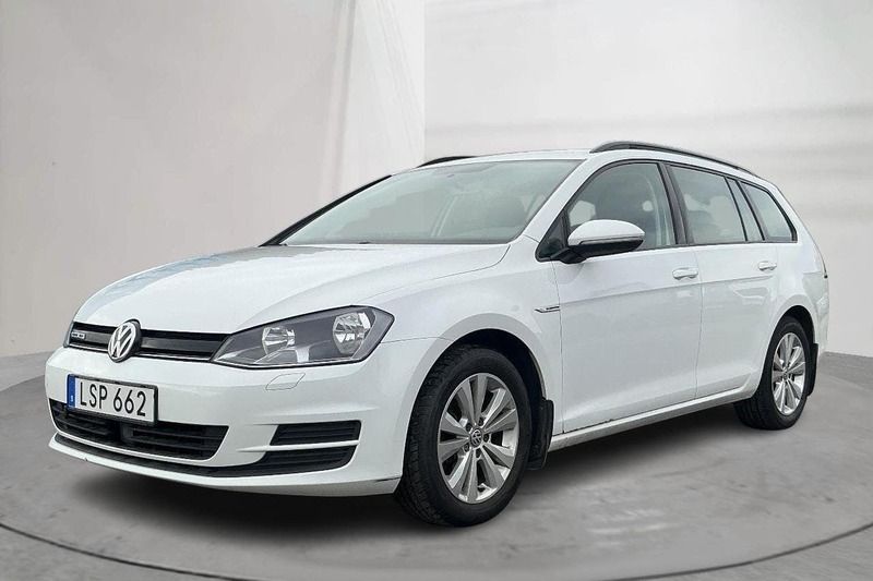 Vit Begagnad 2016 VW Golf VII | 100 000 kr - Bild 1/4