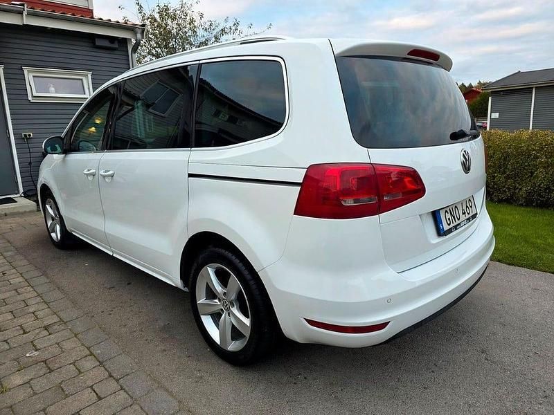 Begagnad VW Sharan 140 HK (102 kW) 2015 Vit Minibuss