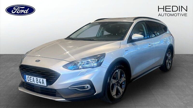 Grå (silver) Begagnad 2022 Ford Focus Active Kombi | 169 900 kr (Marknadspris) - Bild 1/4