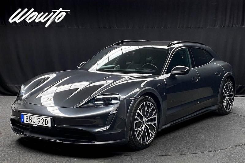 Grå Begagnad 2023 Porsche Taycan Cross Turismo Kombi | 799 800 kr - Bild 1/3