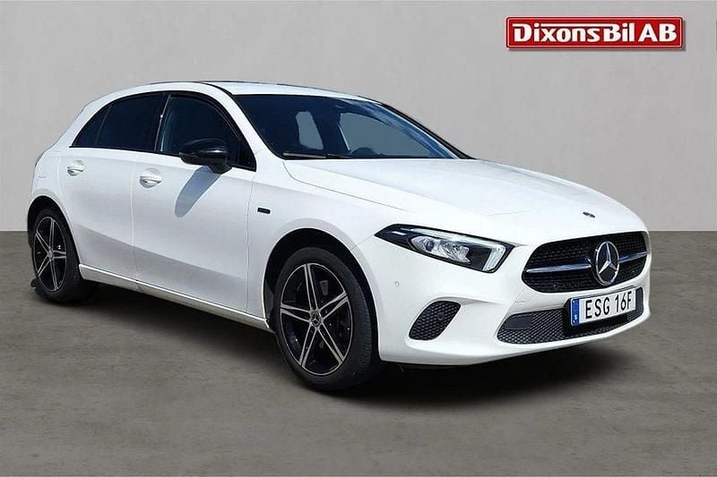 Vit Begagnad 2020 Mercedes A250 Night Halvkombi | 259 000 kr (Marknadspris) - Bild 1/4