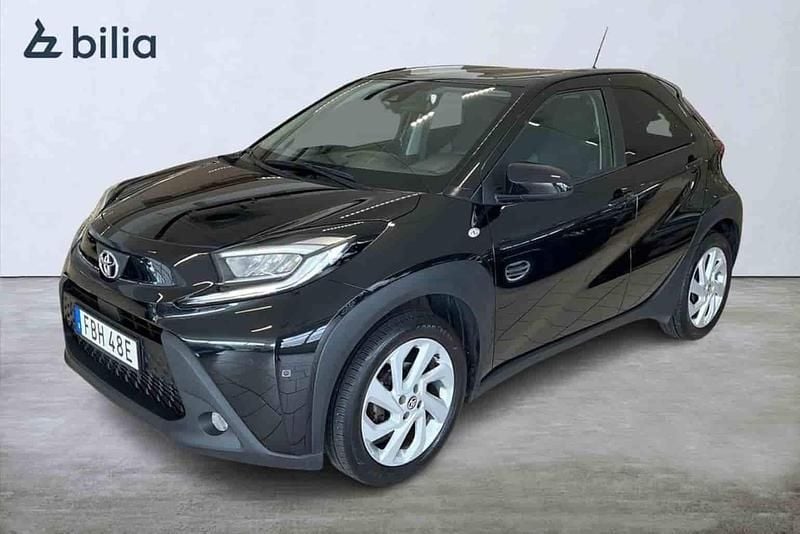 Svart Begagnad 2022 Toyota Aygo Halvkombi | 164 900 kr (Marknadspris) - Bild 1/1