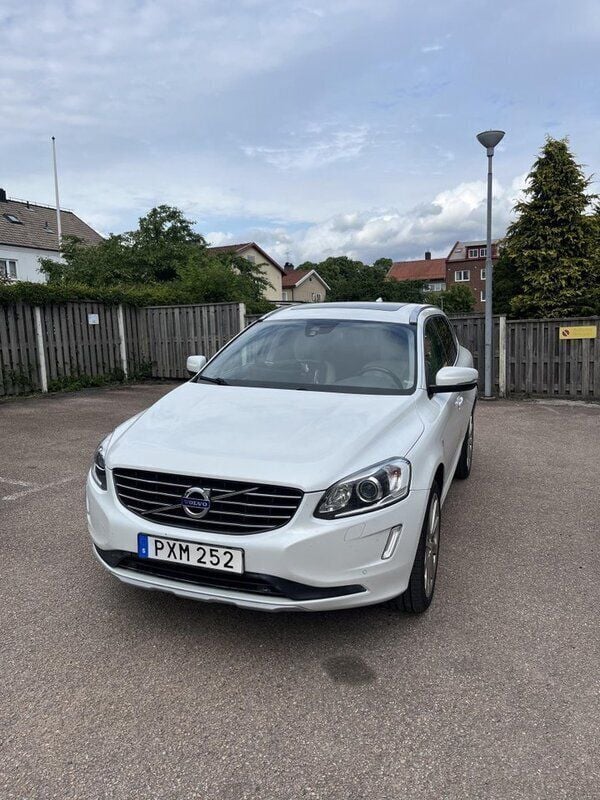 Vit Begagnad 2016 Volvo XC60 Ocean Race SUV | 185 000 kr (Bra pris) - Bild 1/4