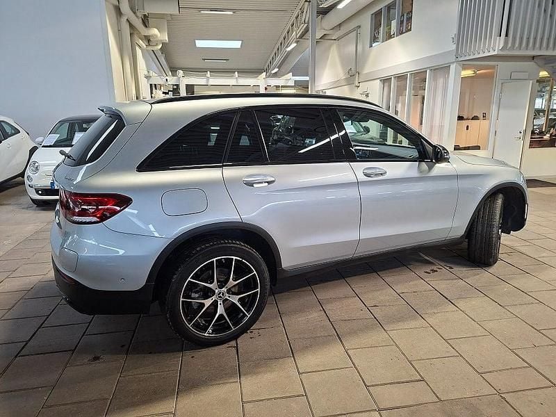 Begagnad Mercedes GLC300e AMG 211 HK (155 kW) 2022 Silver SUV