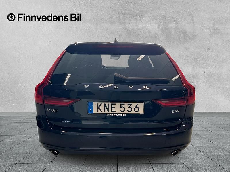 Begagnad Volvo V90 Momentum 192 HK (141 kW) 2018 Mörkblå Kombi