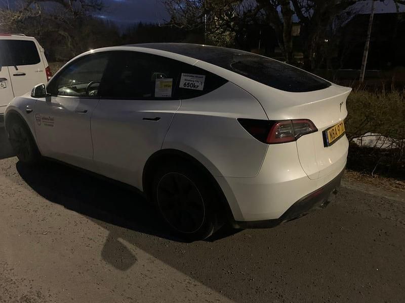 Begagnad Tesla Model Y Long Range RWD 255 kW (347 HK) 2025 SUV