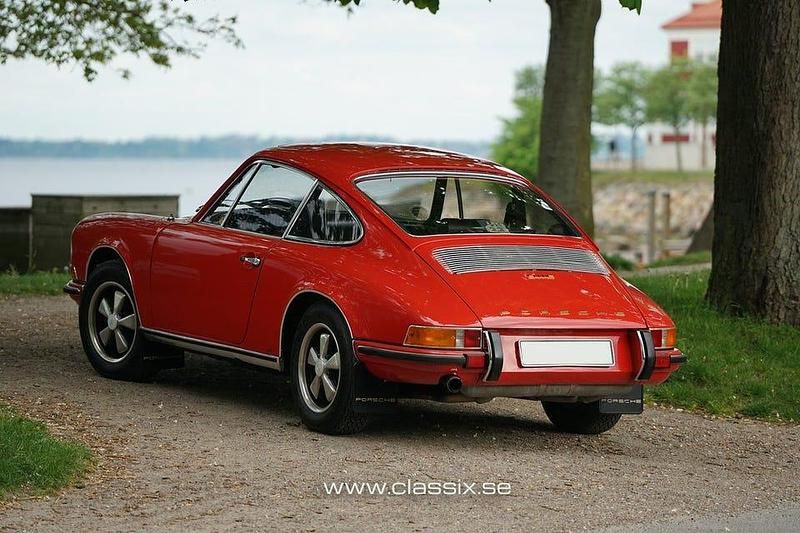 Begagnad Porsche 911 155 HK (114 kW) 1970 Röd
