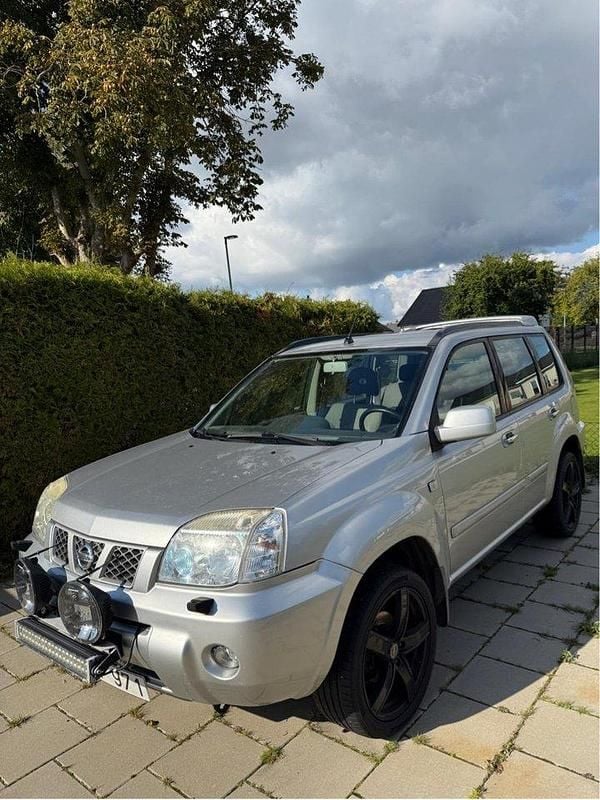 Silver Begagnad 2005 Nissan X-Trail SUV | 35 000 kr (Marknadspris) - Bild 1/2