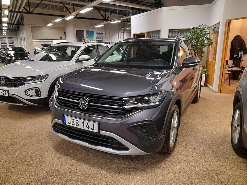 Smokey grey metallic Begagnad 2025 VW T-Cross Life SUV | 279 900 kr (Lite dyr) - Bild 1/4