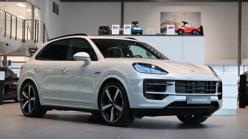 Brun Begagnad 2024 Porsche Cayenne SUV | 1 349 000 kr (Dyr) - Bild 1/4