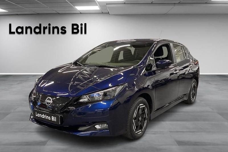 Mörkblå (blå) Begagnad 2022 Nissan Leaf Acenta Halvkombi | 189 000 kr (Marknadspris) - Bild 1/4
