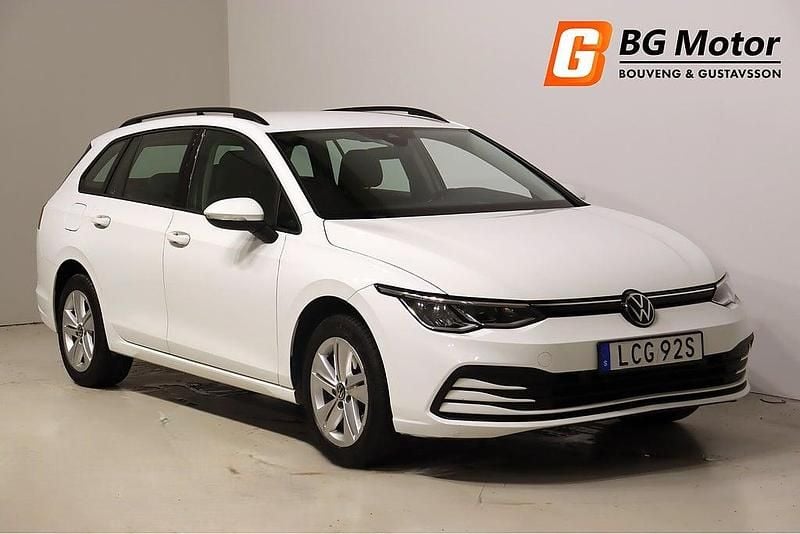 Vit Begagnad 2021 VW Golf VIII Kombi | 189 900 kr (Marknadspris) - Bild 1/3