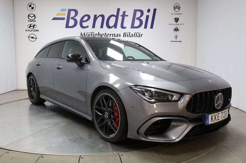 Grå Begagnad 2021 Mercedes CLA45 AMG AMG Kombi | 514 500 kr (Marknadspris) - Bild 1/3