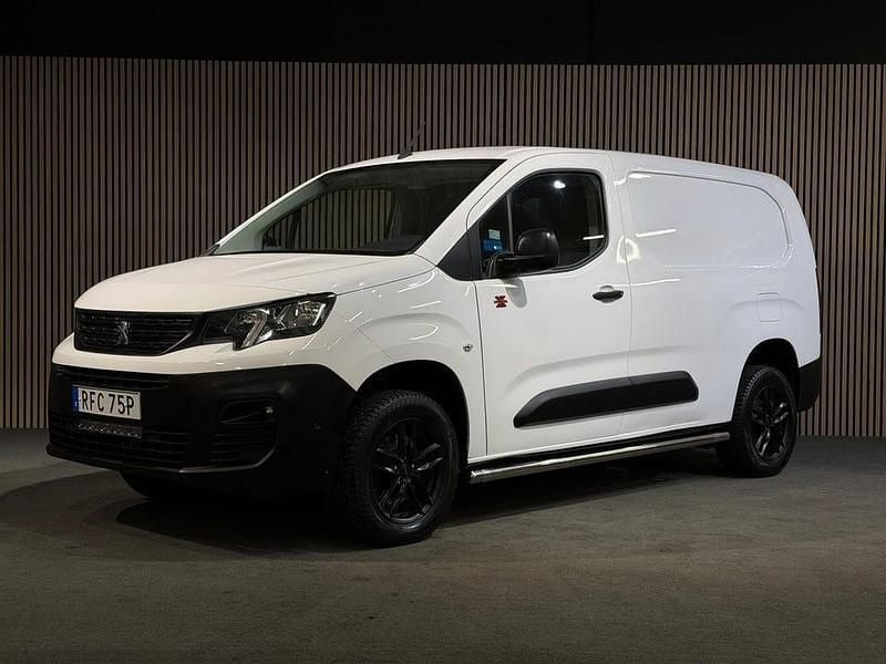 Vit Begagnad 2020 Peugeot Partner Minibuss | 228 750 kr (Dyr) - Bild 1/4