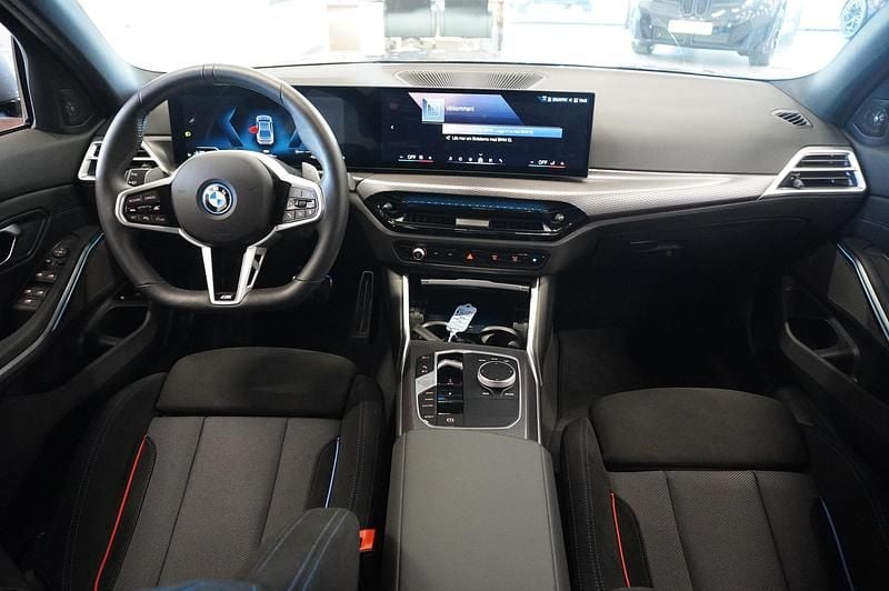 Begagnad BMW 330e M Sport 2025 Grå Sedan