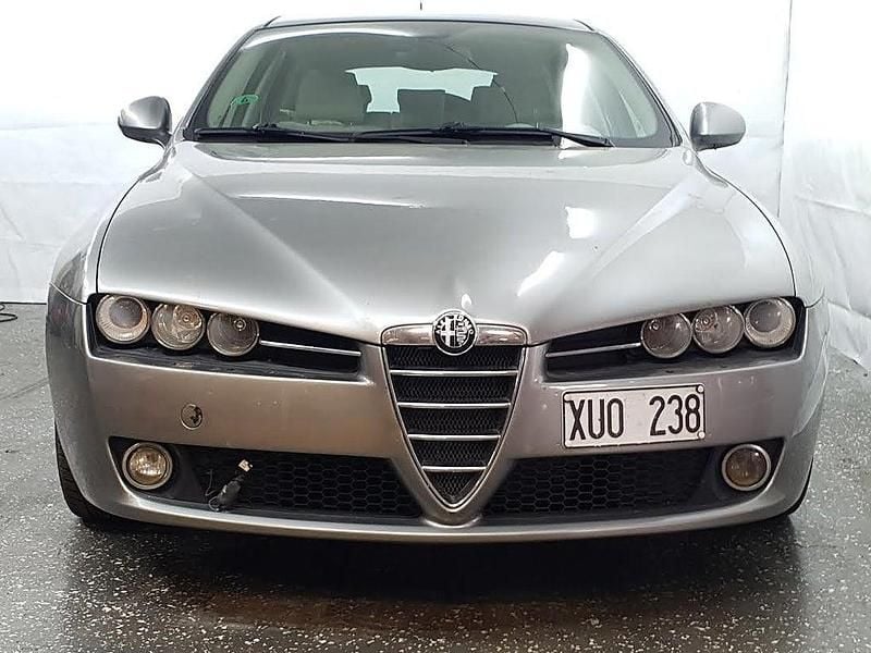 Begagnad Alfa Romeo 159 185 HK (136 kW) 2006 Silver Kombi