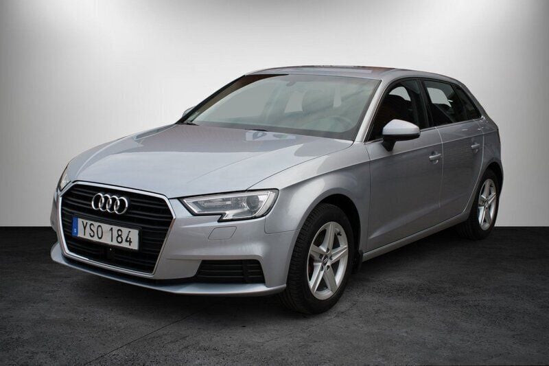 Silver Begagnad 2018 Audi A3 Sportback Proline Halvkombi | 139 900 kr (Bra pris) - Bild 1/4