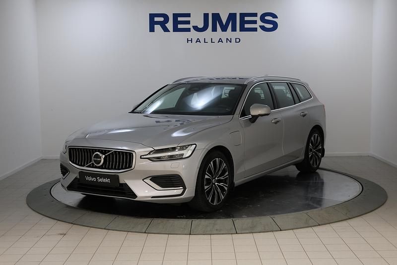Begagnad Volvo V60 Core 253 HK (186 kW) 2022 Silver Kombi